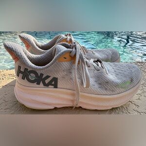 Hoka One One Clifton 9 Beige Peach Running Shoes 1127896 VLS Size 6B Clean